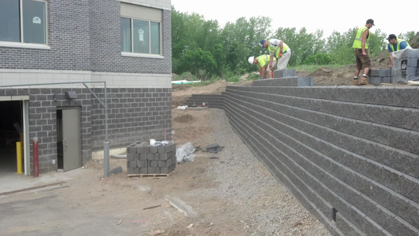 retaining wall under construction 4